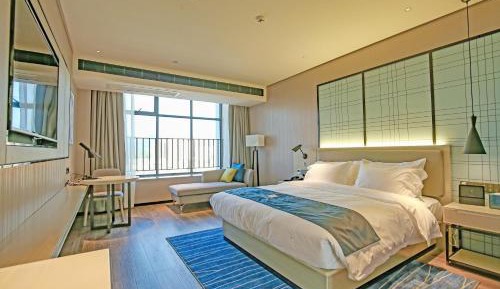 Deluxe Queen Room