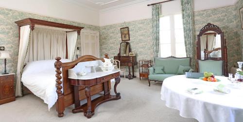 King Room with Mountain View