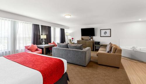 King Room with Jetted Tub - Non-Smoking