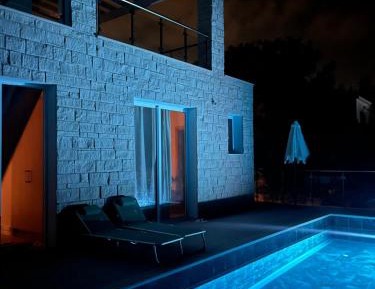 Four-Bedroom Deluxe Home - Oceanfront