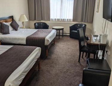 Family Room (2 Adults + 2 Children)