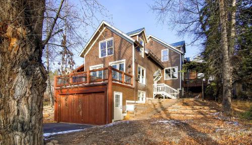 Four-Bedroom Holiday Home