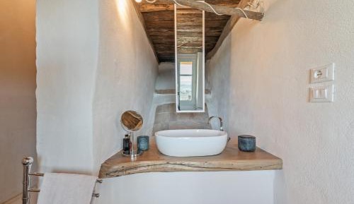 Deluxe Two-Bedroom Apartment with Garden View