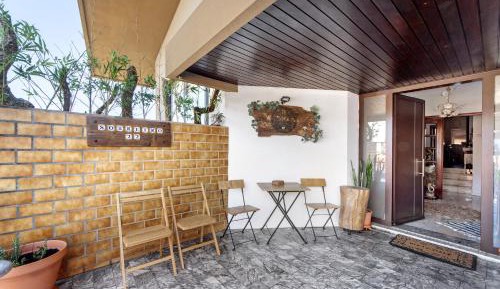 Villa with Garden View