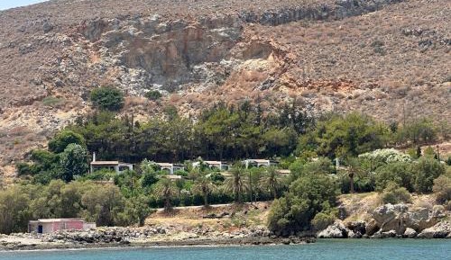 One-Bedroom Bungalow with Partial Sea View 