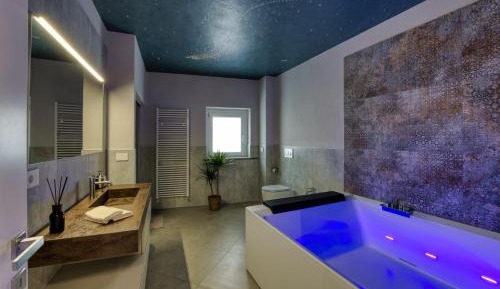 Deluxe Suite with Spa Bath