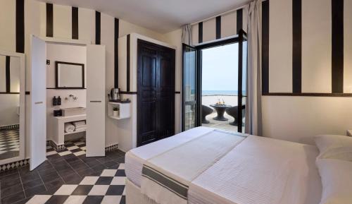 Double or Twin Room with Terrace
