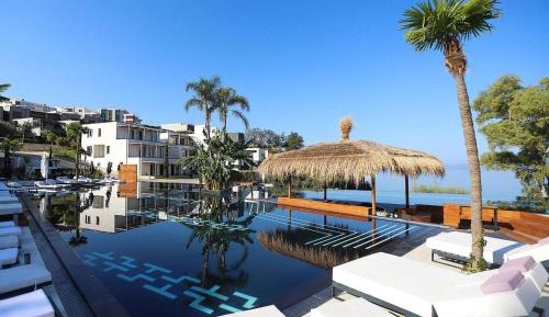 Two-Bedroom Apartment with Sea View