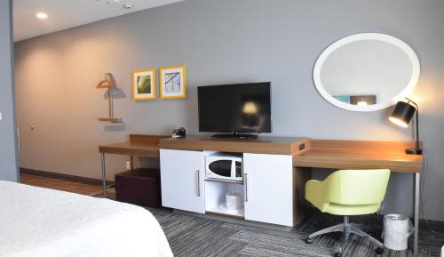 Queen Room with Two Queen Beds and Roll-In Shower - Mobility Access/Non-Smoking