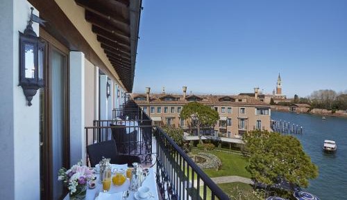 Premium Double or Twin Room with Balcony and Lagoon View