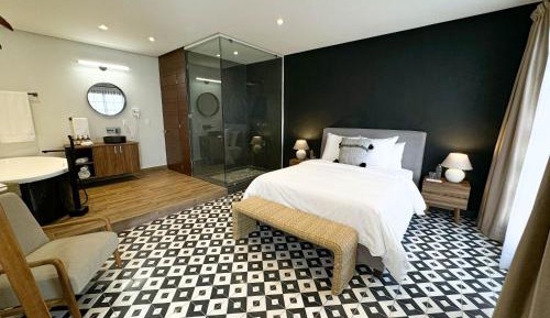 Deluxe Suite with Spa Bath