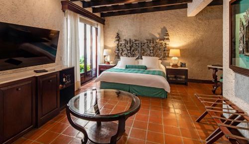 Deluxe Suite with Spa Bath