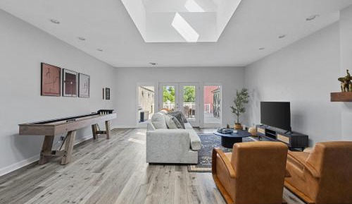 Apartment with City View