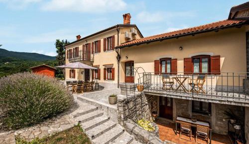 Three-Bedroom Holiday Home 