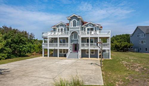 Eight-Bedroom Holiday Home