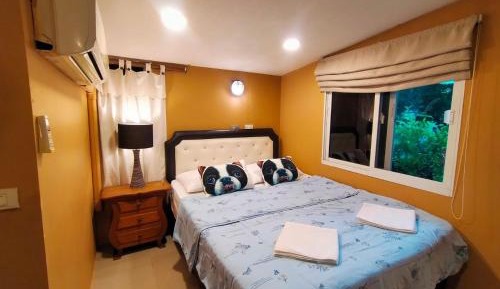 Standard Queen Room