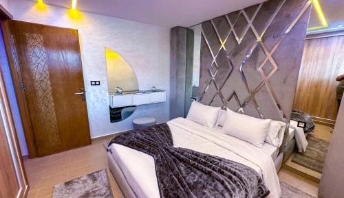 Two-Bedroom Deluxe Apartment with Balcony
