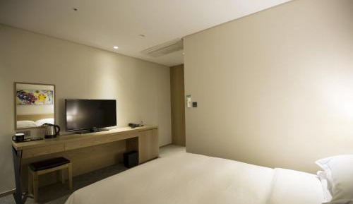 Standard Double Room with Partial Sea View