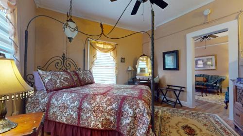 Queen Room with Spa Bath