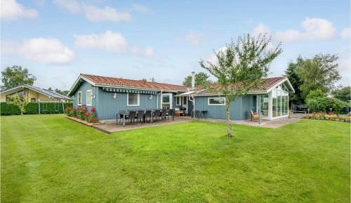 Five-Bedroom Holiday Home