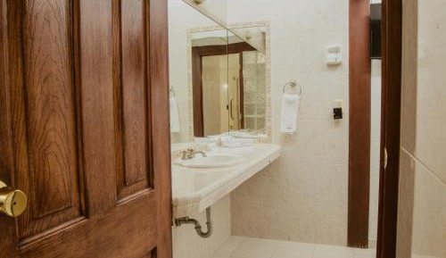 Deluxe Suite with Spa Bath