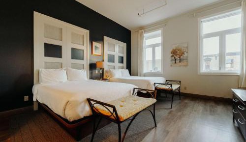 Queen Room with Two Queen Beds and City View