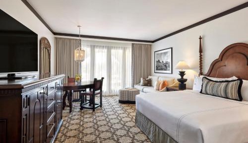 ADA Resort View Room - 1 King Bed Roll In Shower