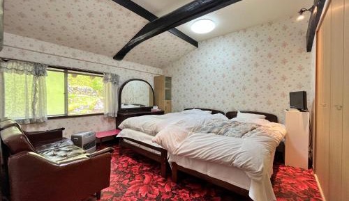 Standard Twin Room with Shared Bathroom