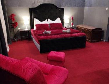 Studio Apartment with One Double Bed