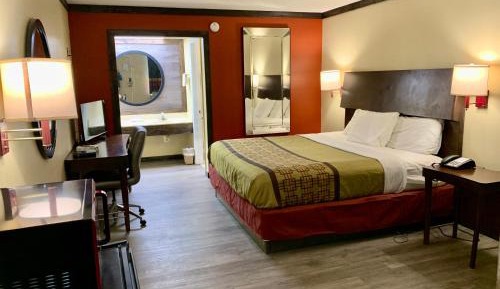 1 King Bed Room - Non Smoking