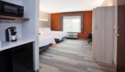 Double Room with Two Double Beds - Disability Access - Roll In Shower/Non-Smoking