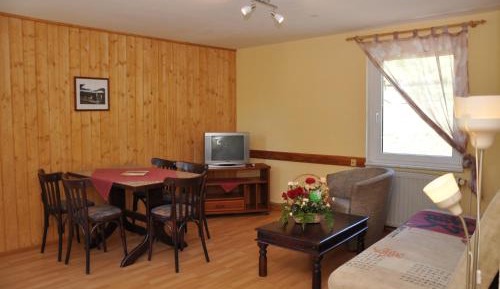 2 bedroom holiday home with 6 beds 