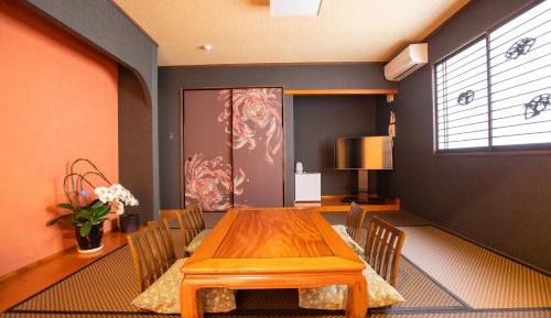 Quadruple Room with Private Bathroom