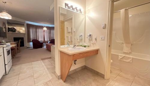 Queen Room with Spa Bath