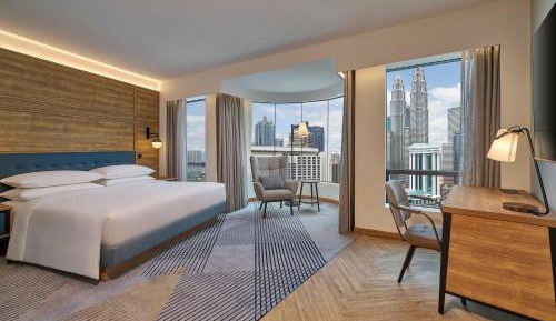 Large Deluxe King Room with Twin Towers View