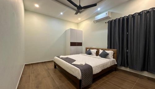 Two-Bedroom Deluxe Apartment with Balcony