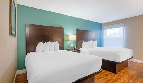 Queen Room with Two Queen Beds - Pet Friendly/Non-Smoking