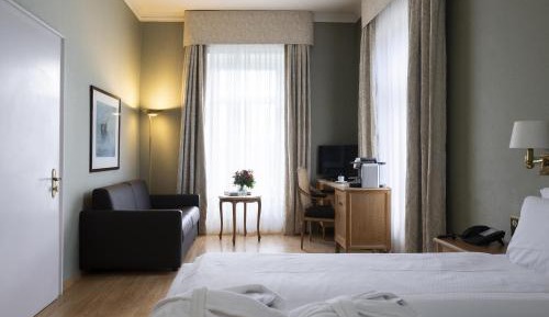 Deluxe King Room with Mountain View