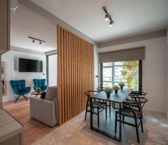 Deluxe Suite with balcony & Acropolis View