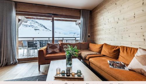 Apartment with Mountain View