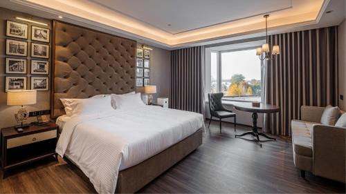 Boutique King Room