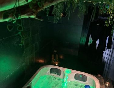 Suite with Hot Tub