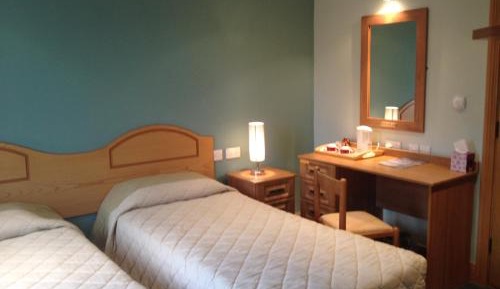Twin Room with Shower