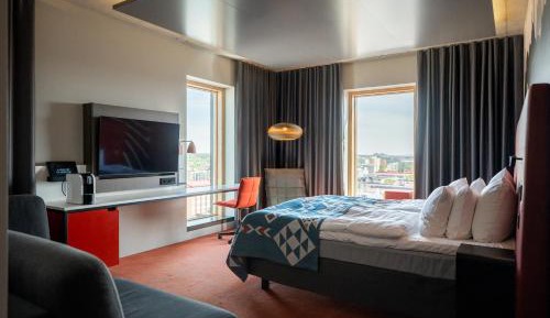 Deluxe King Room with Extra Bed