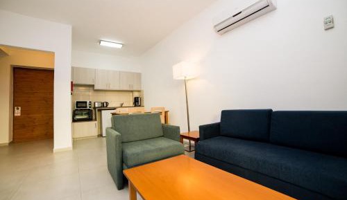 Superior One-Bedroom Apartment with Inland View