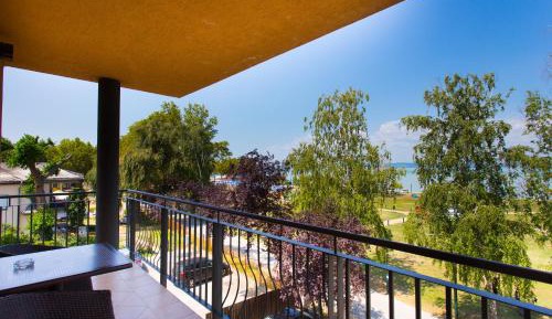 Superior Double Room with Lake View