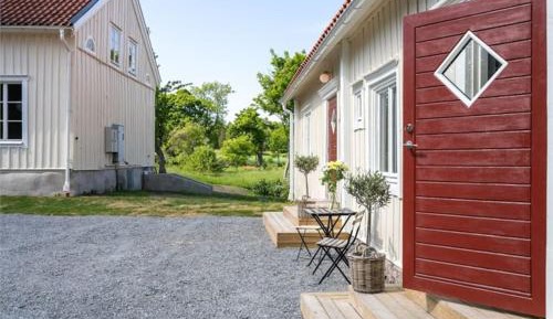 Villa with Garden View