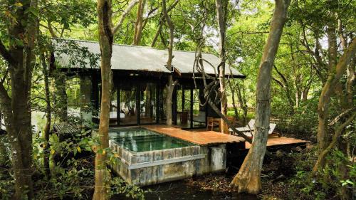 Karanda - Water Chalet with Plunge Pool (10% off on food)