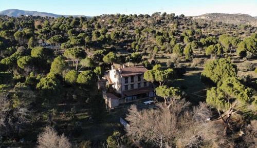 Eight-Bedroom House