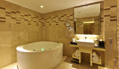 Junior Suite with Kitchenette/Jacuzzi